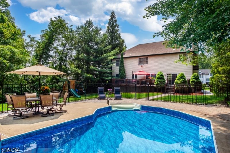 Exterior, Playground, Pool