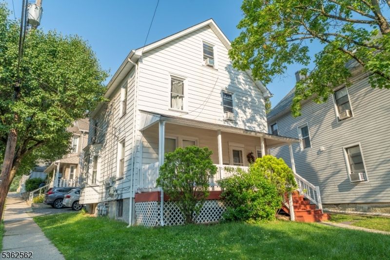 Backyard, Exterior, Facade, Queen Anne Victorian