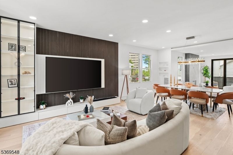 Chandelier, Dining room, Interior, Living room, Recessed Lighting, Wood Texture Flooring