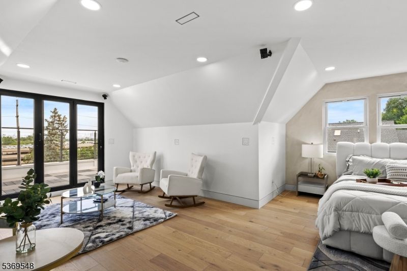 Bedroom, Interior, Living room, Recessed Lighting, Wood Texture Flooring