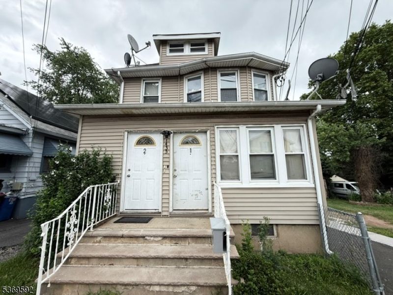 Exterior, Facade, American Foursquare