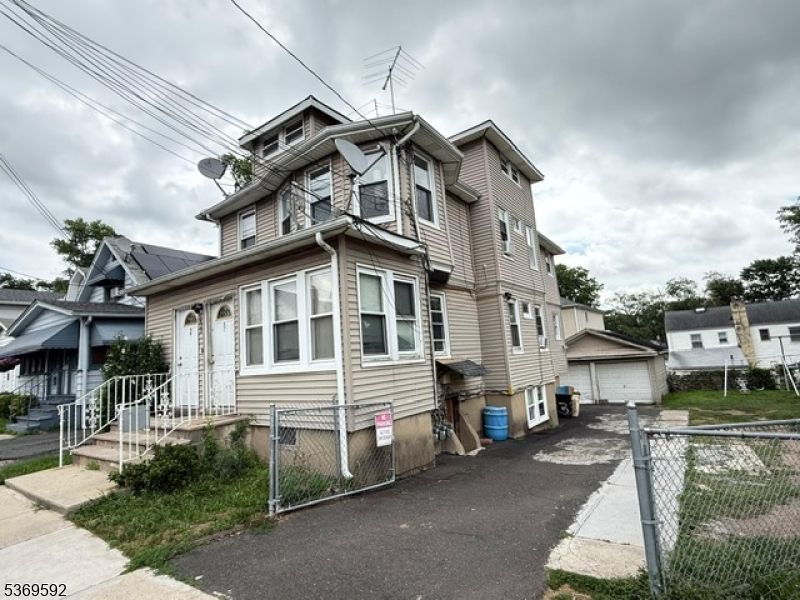 Exterior, Facade, Queen Anne Victorian