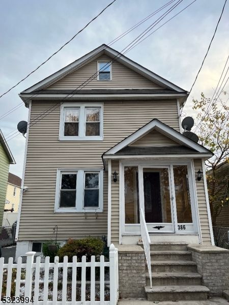 Exterior, Facade, Queen Anne Victorian