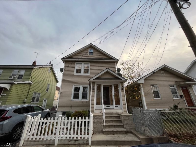 Exterior, Facade, Queen Anne Victorian