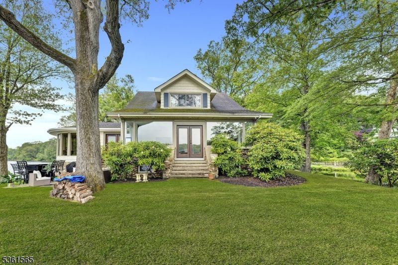 Backyard, Exterior, Facade, American Foursquare