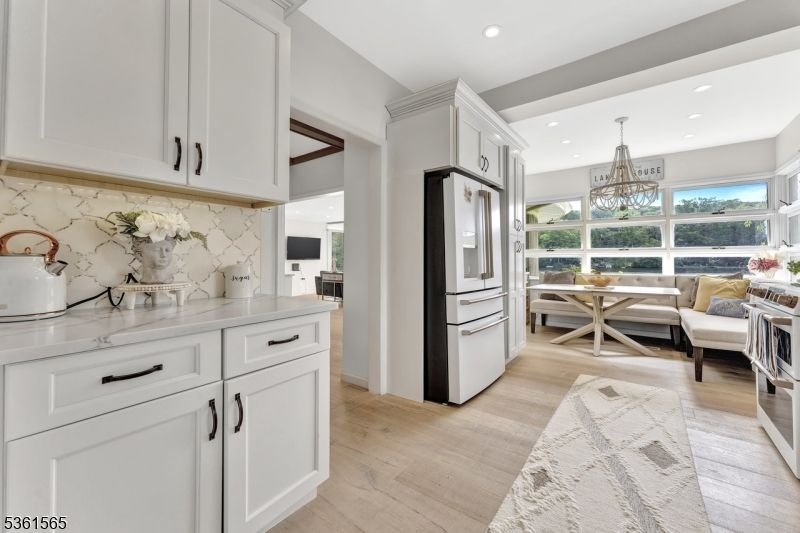 Chandelier, Dining room, Interior, Kitchen, Living room, Marble Walls, Recessed Lighting, Wood Texture Flooring