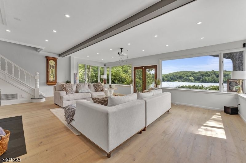 Interior, Living room, Pendant Lights, Recessed Lighting, Water, Wood Texture Flooring