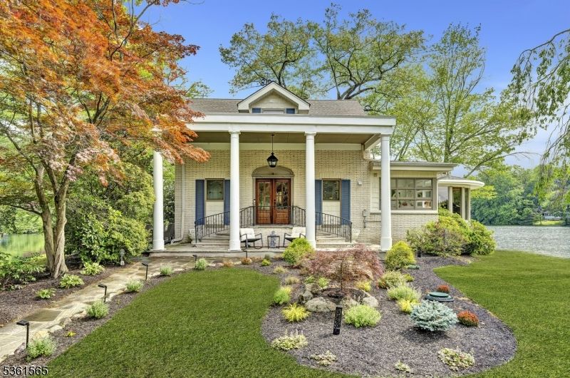 Exterior, Facade, Brick Facade, American Foursquare