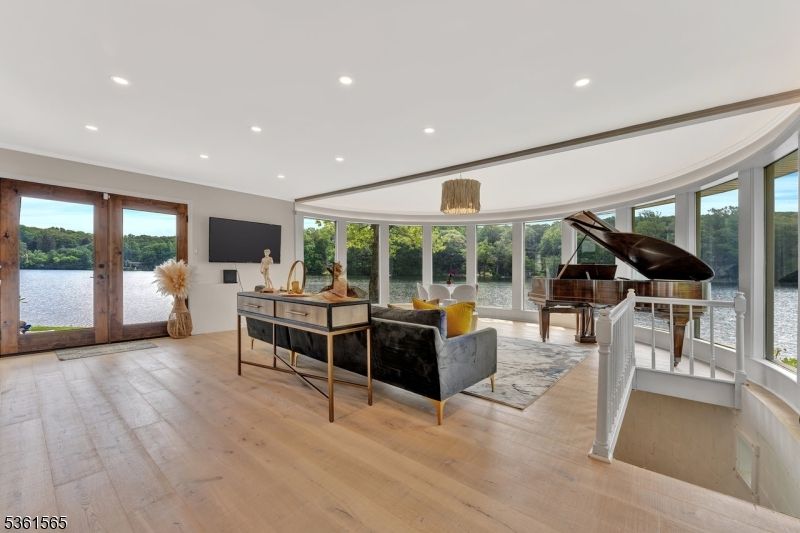 Interior, Piano, Recessed Lighting, Wood Texture Flooring
