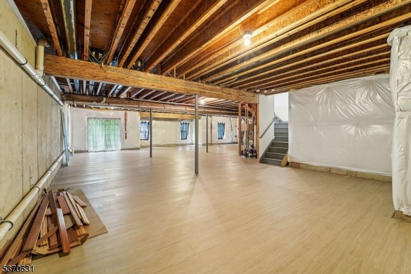 Empty room, Interior, Wooden Beams, Wooden Ceilings, Wood Texture Flooring