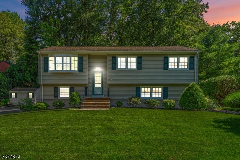 Backyard, Exterior, Facade, Raised Ranch