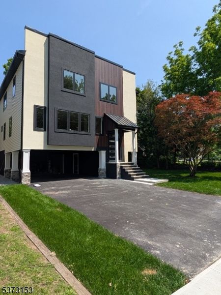 Attached, Exterior, Facade, Modern