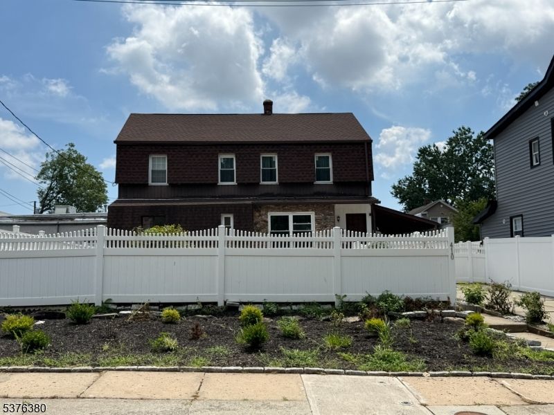 Exterior, Facade, American Foursquare