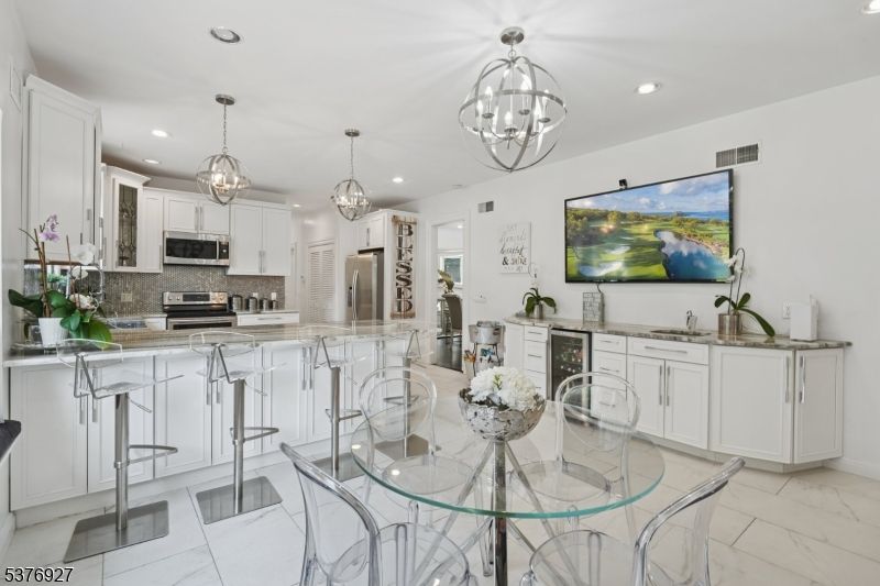 Chandelier, Dining room, Interior, Kitchen, Marble, Pendant Lights, Recessed Lighting, Stainless Steel Appliances