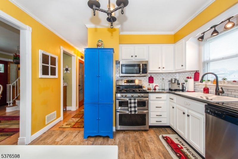 Interior, Kitchen, Stainless Steel Appliances, Wood Texture Flooring