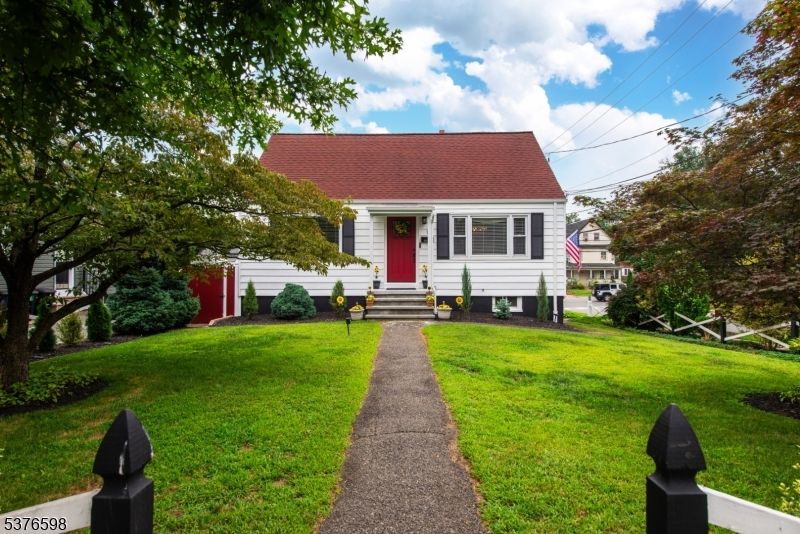 Backyard, Exterior, Facade, Cape Cod
