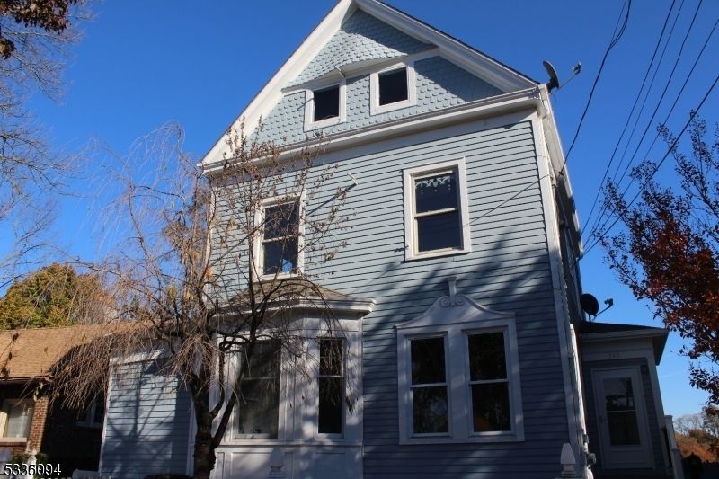 Exterior, Facade, Queen Anne Victorian