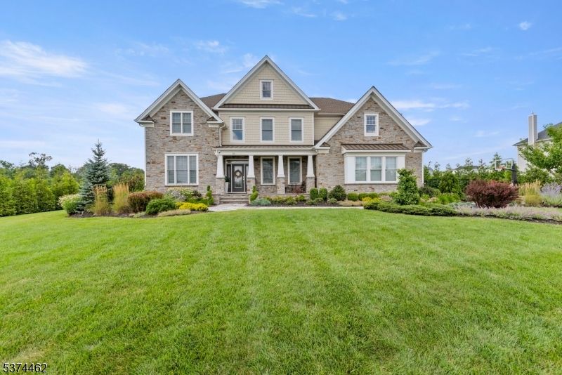 Backyard, Exterior, Facade, Brick Facade, Brick Traditional