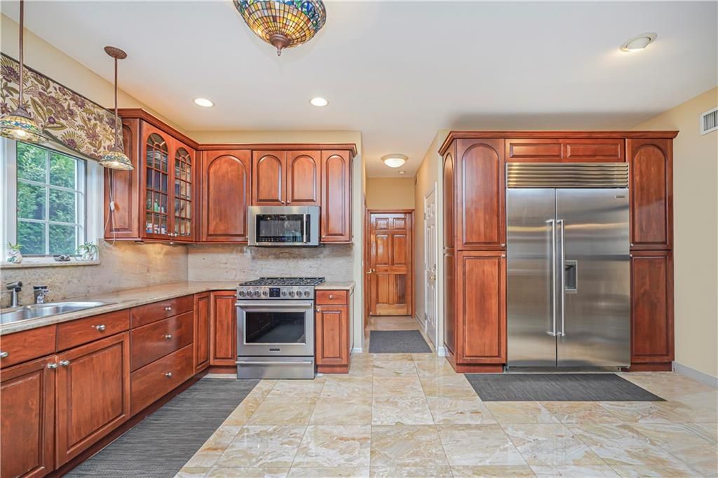 Interior, Kitchen, Pendant Lights, Recessed Lighting, Stainless Steel Appliances