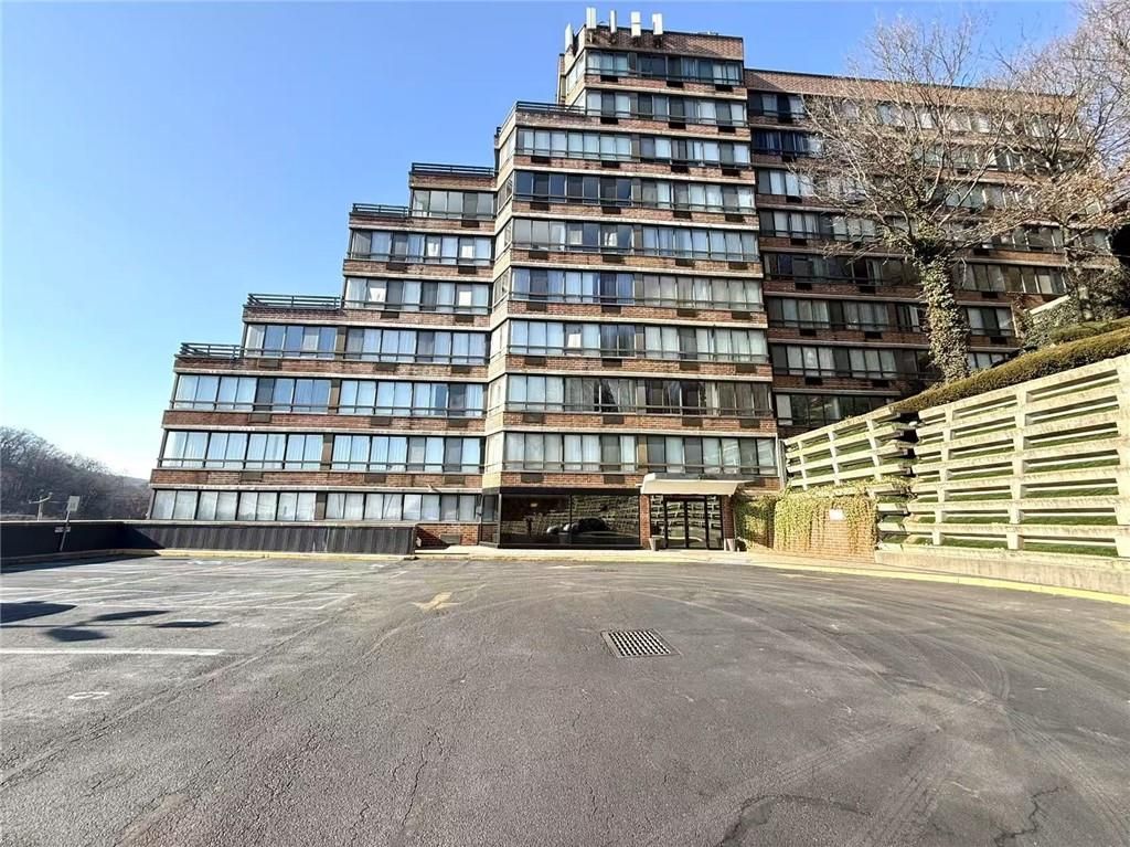 Exterior, Facade, Condo Building