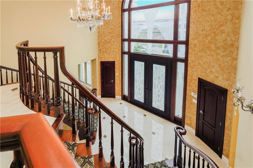 Chandelier, Interior