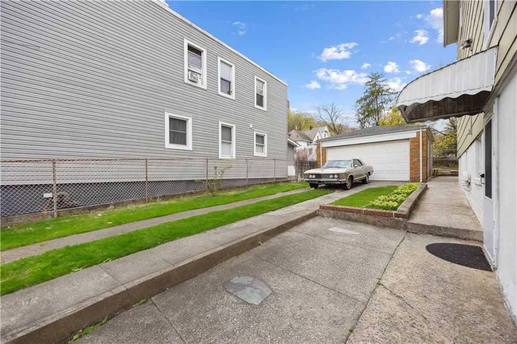 Detached Garage, Exterior