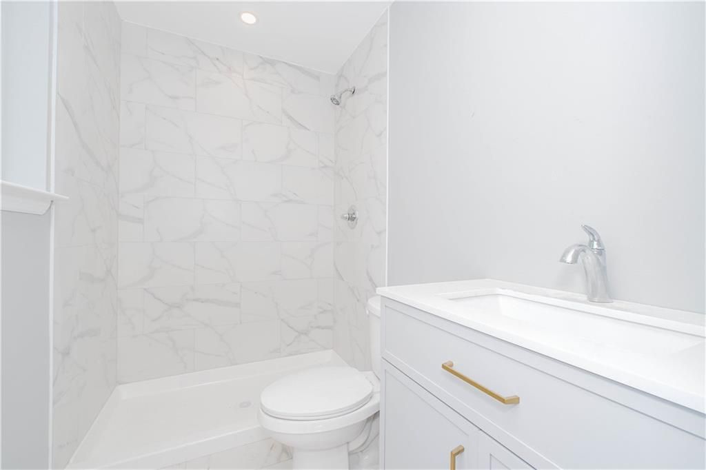 Bathroom, Interior, Marble Walls, Recessed Lighting