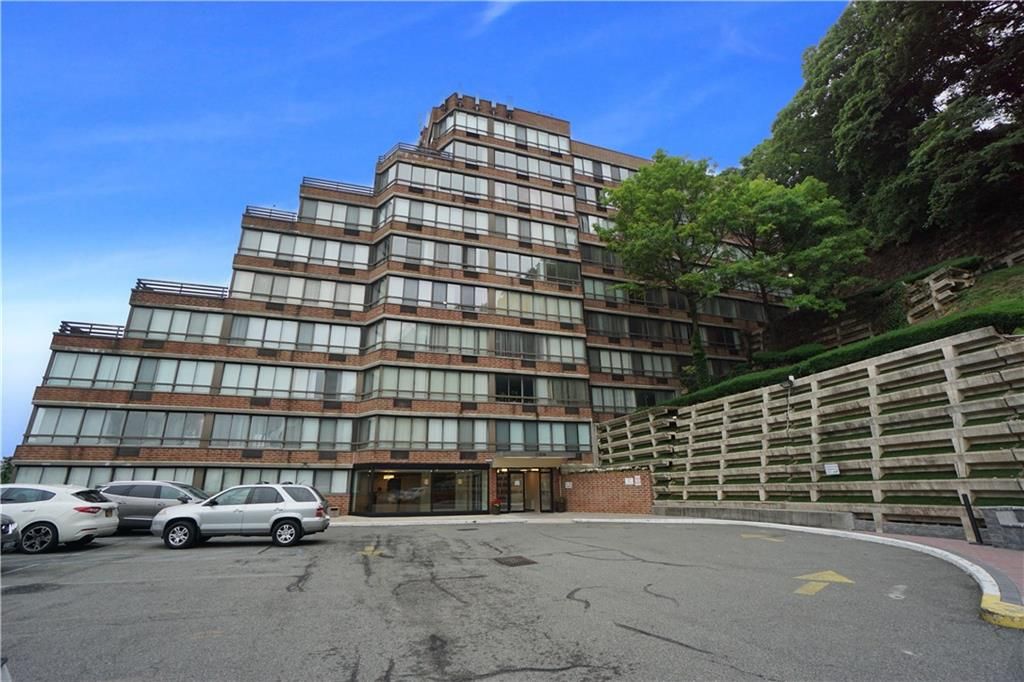 Exterior, Facade, Condo Building