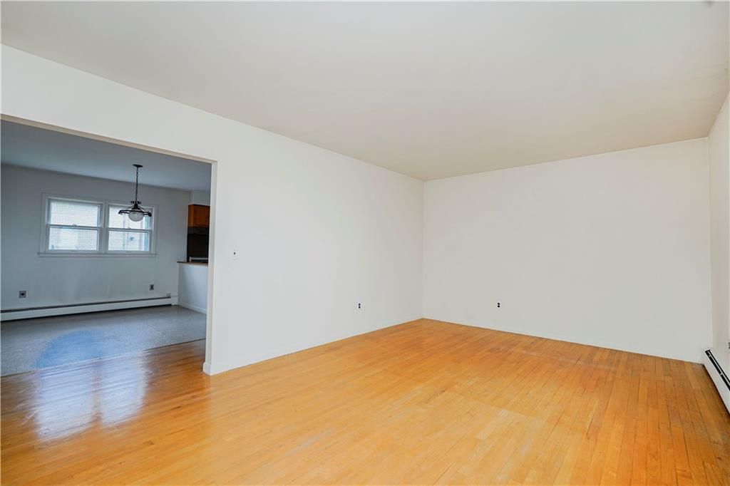Empty room, Interior, Pendant Lights, Wood Texture Flooring