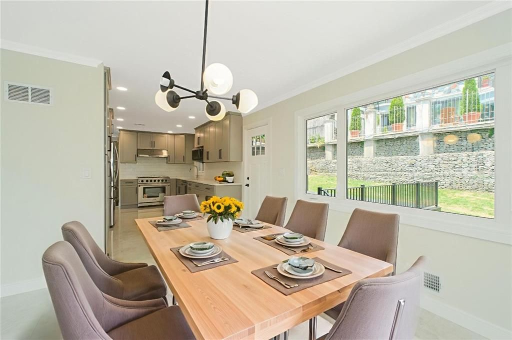 Dining room, Interior, Kitchen, Pendant Lights, Recessed Lighting, Stainless Steel Appliances