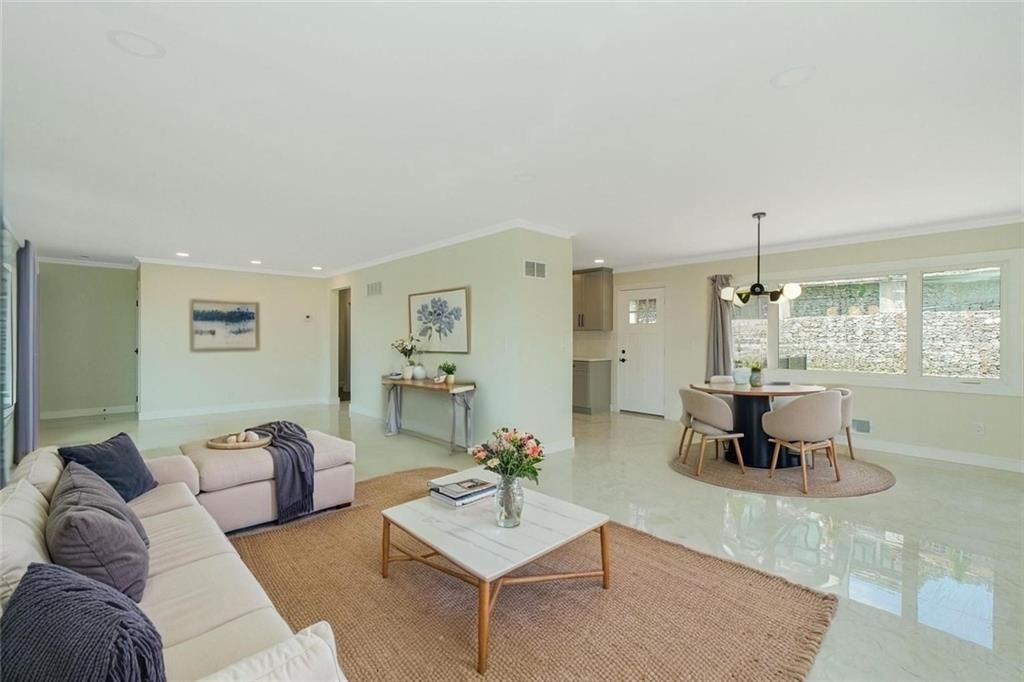 Dining room, Interior, Living room, Pendant Lights, Recessed Lighting
