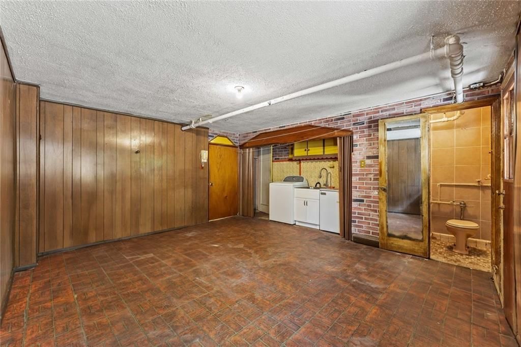 Empty room, Interior, Stone Walls, Washer, Wooden Walls