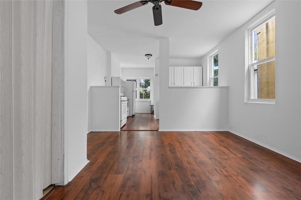 Interior, Washer, Wood Texture Flooring
