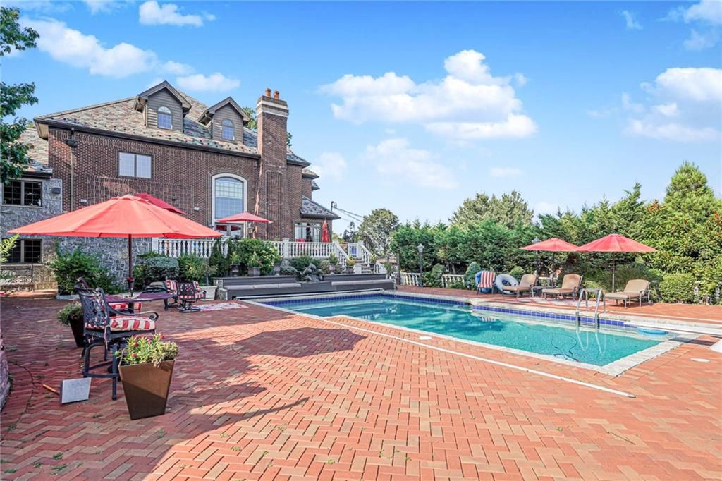 Exterior, Pool