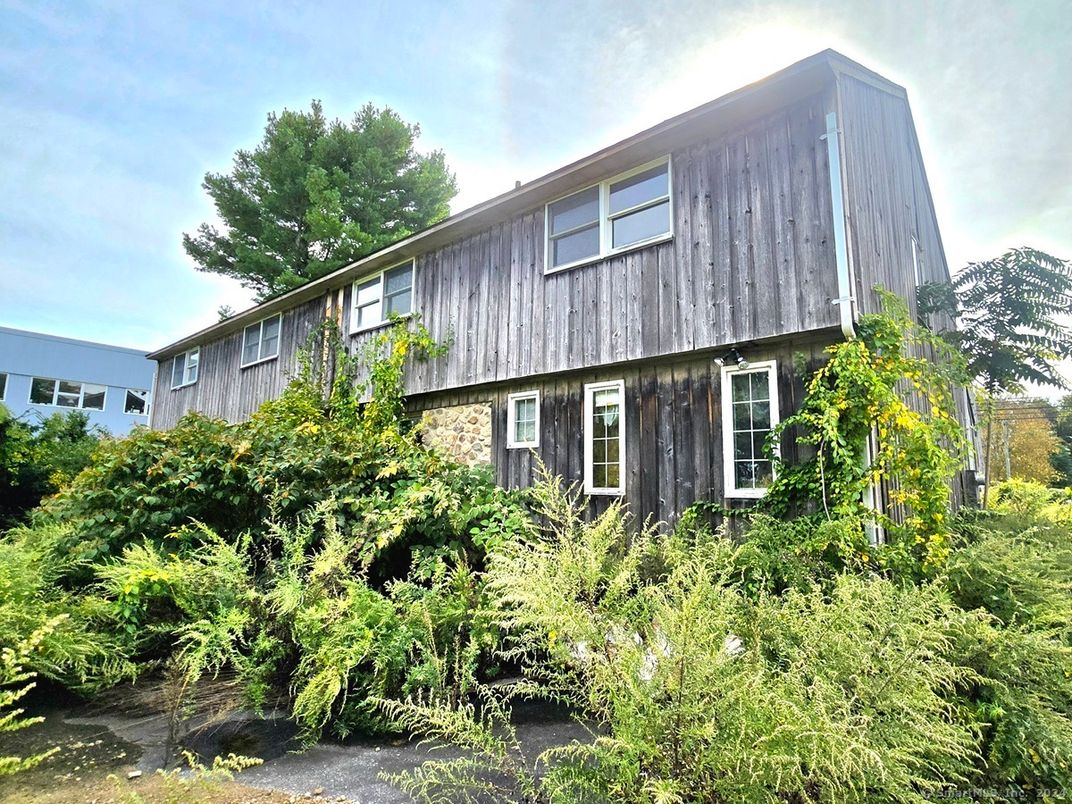 Exterior, Facade, Modern