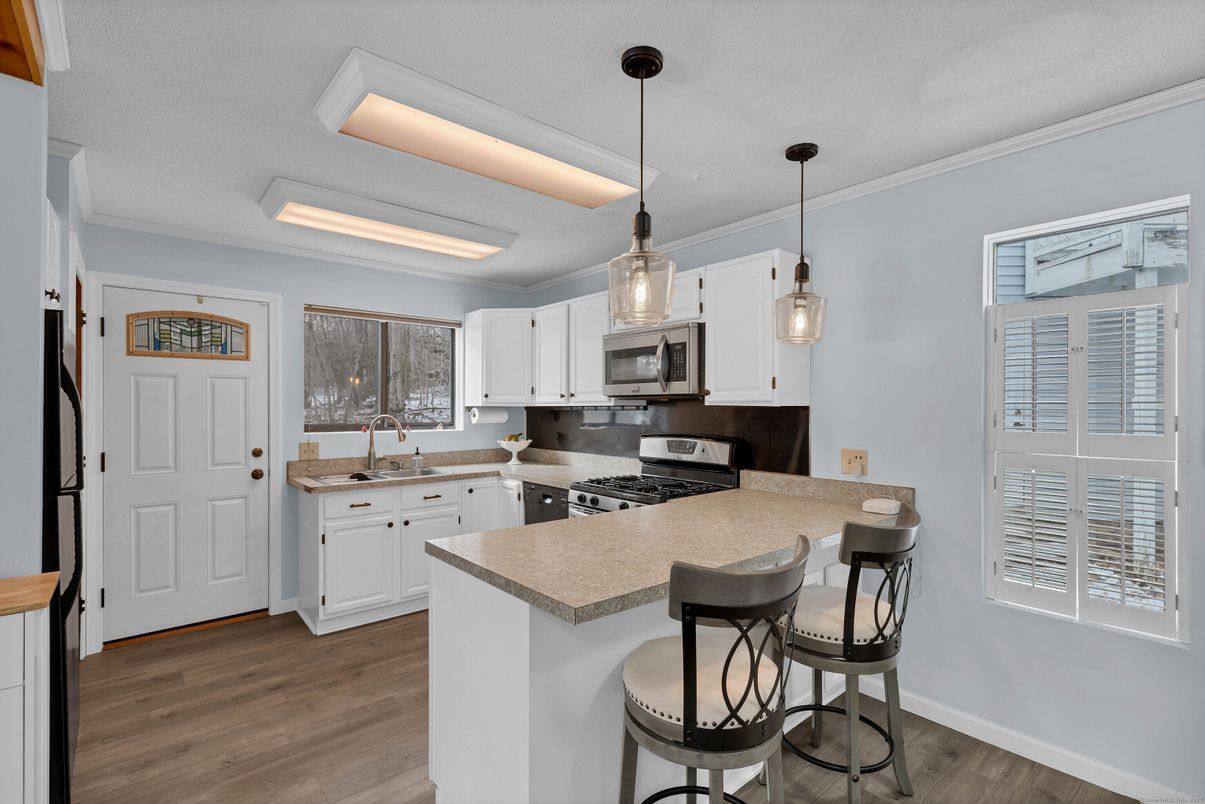 Interior, Kitchen, Pendant Lights, Wood Texture Flooring