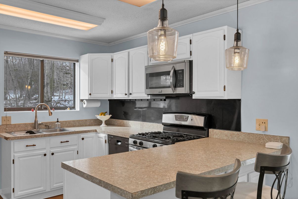 Interior, Kitchen, Pendant Lights, Stainless Steel Appliances
