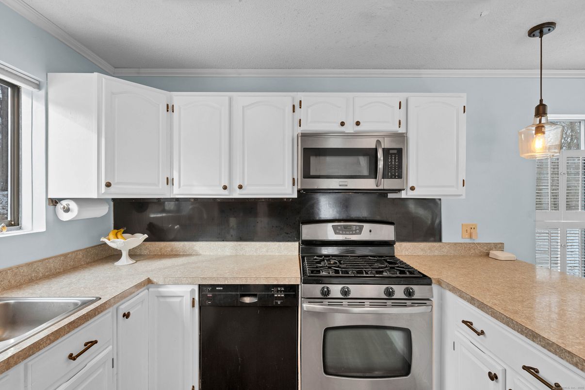 Interior, Kitchen, Pendant Lights, Stainless Steel Appliances