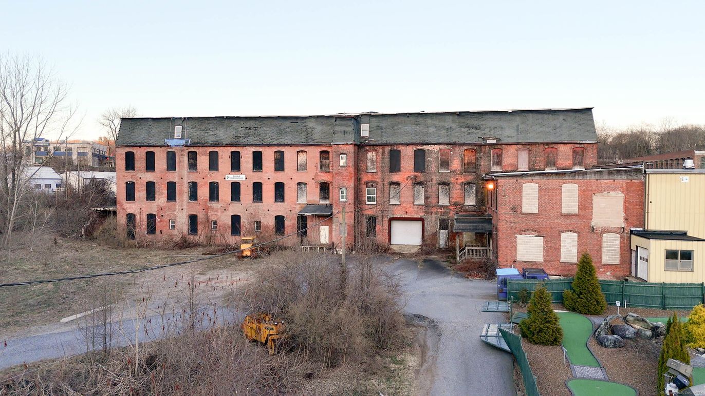 Exterior, Facade, Brick Facade, Rowhouse