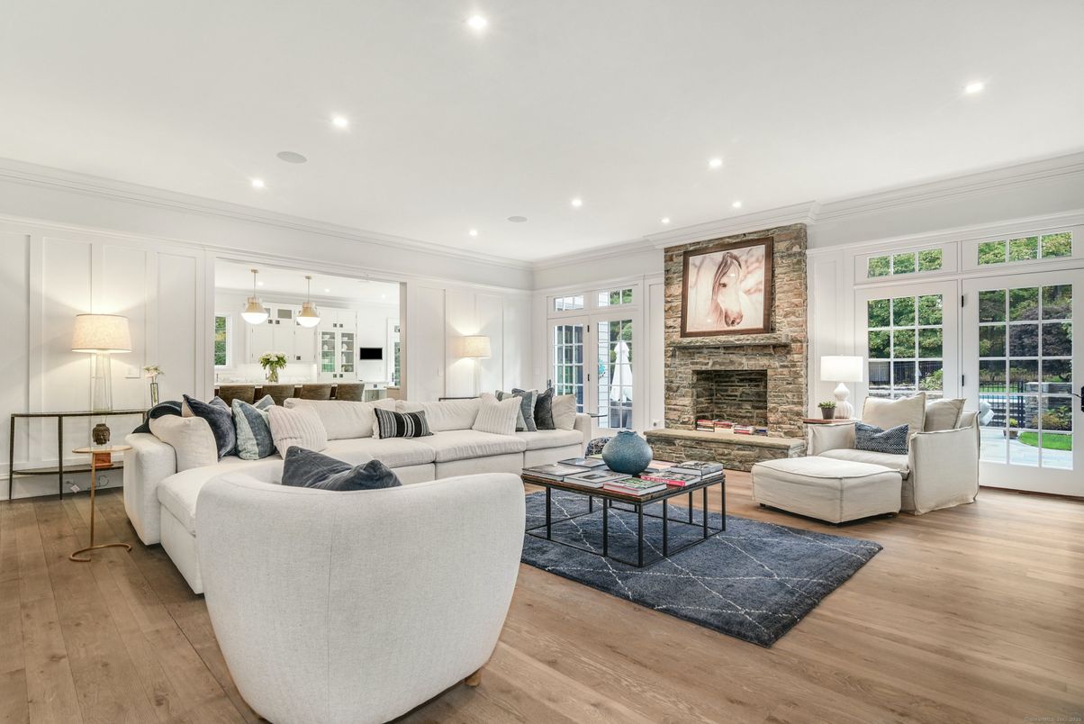 Fireplace, Interior, Living room, Pendant Lights, Recessed Lighting, Wood Texture Flooring