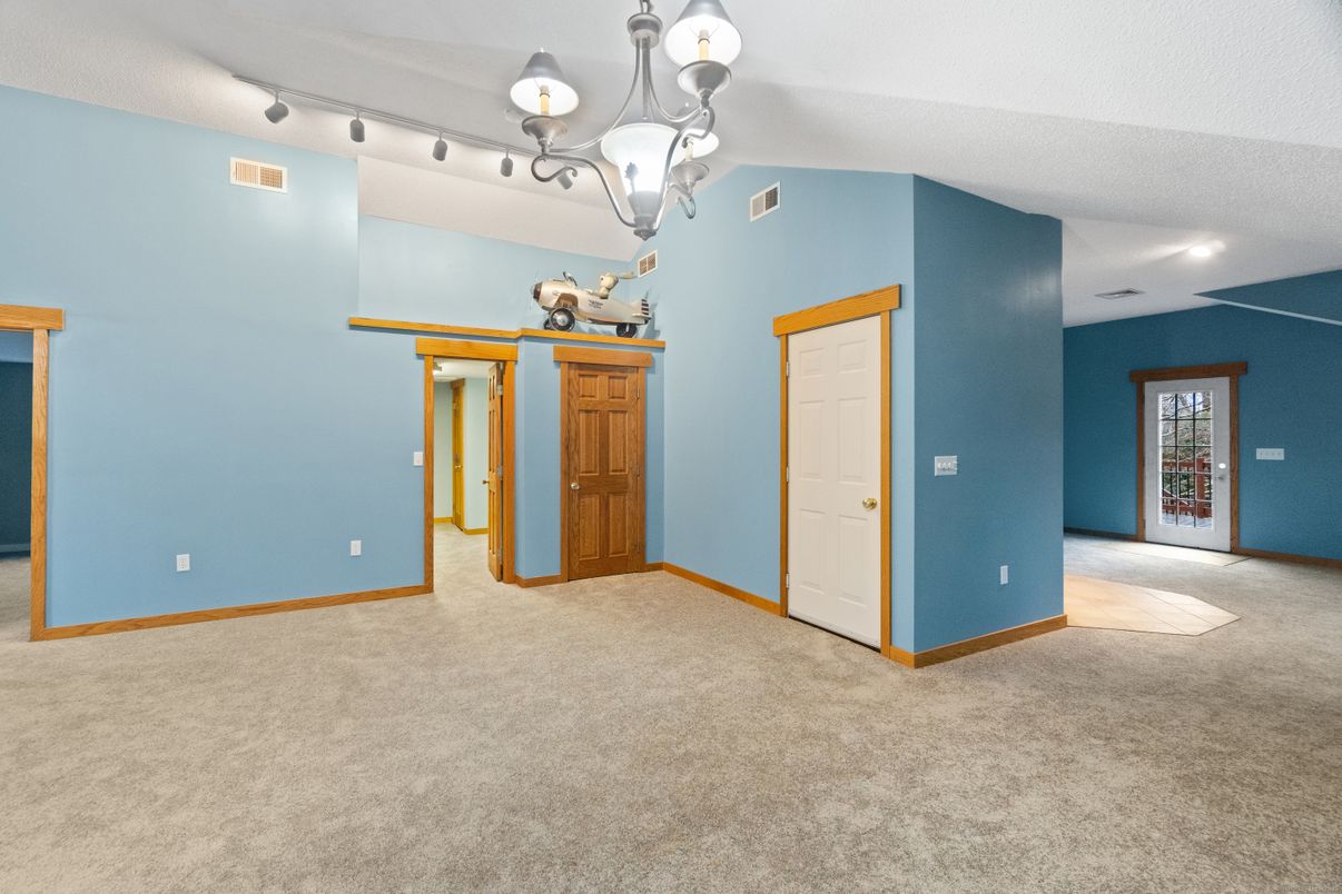 Chandelier, Empty room, Interior, Recessed Lighting