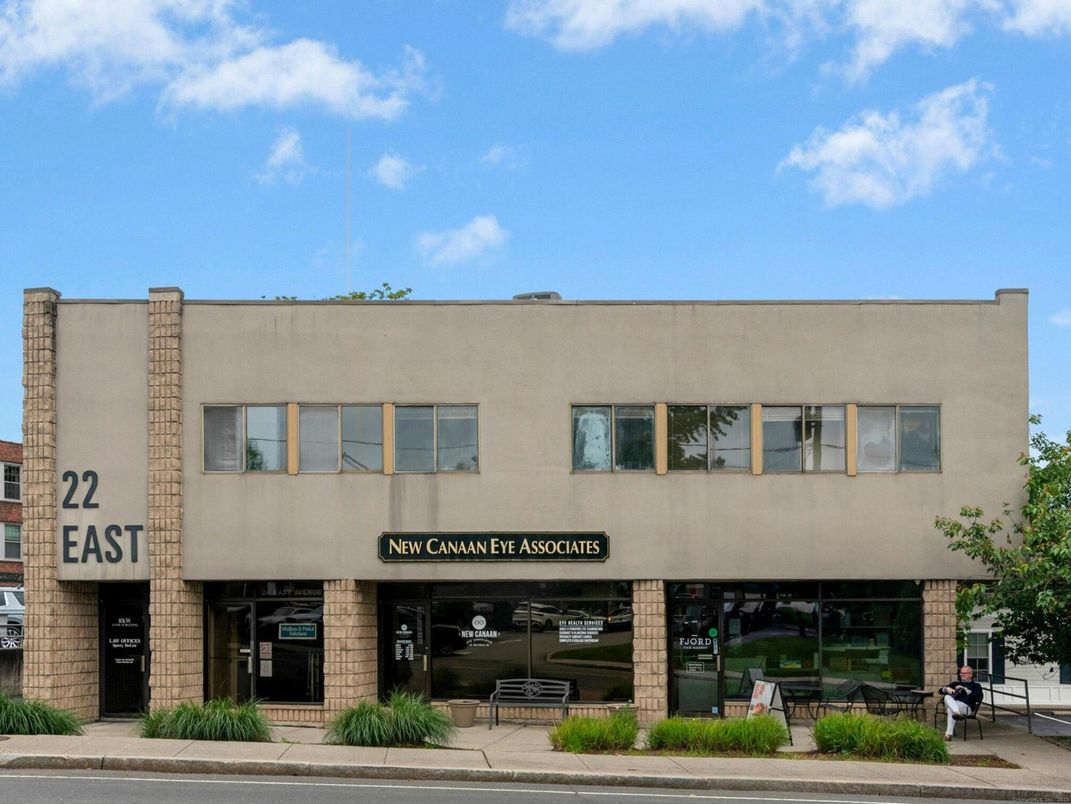 Exterior, Facade, Modern