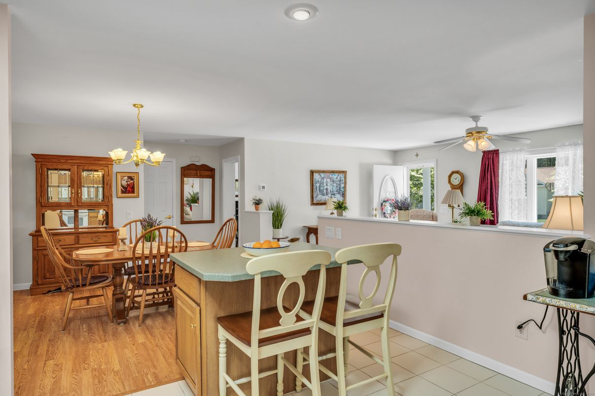 Chandelier, Dining room, Interior, Recessed Lighting, Wood Texture Flooring