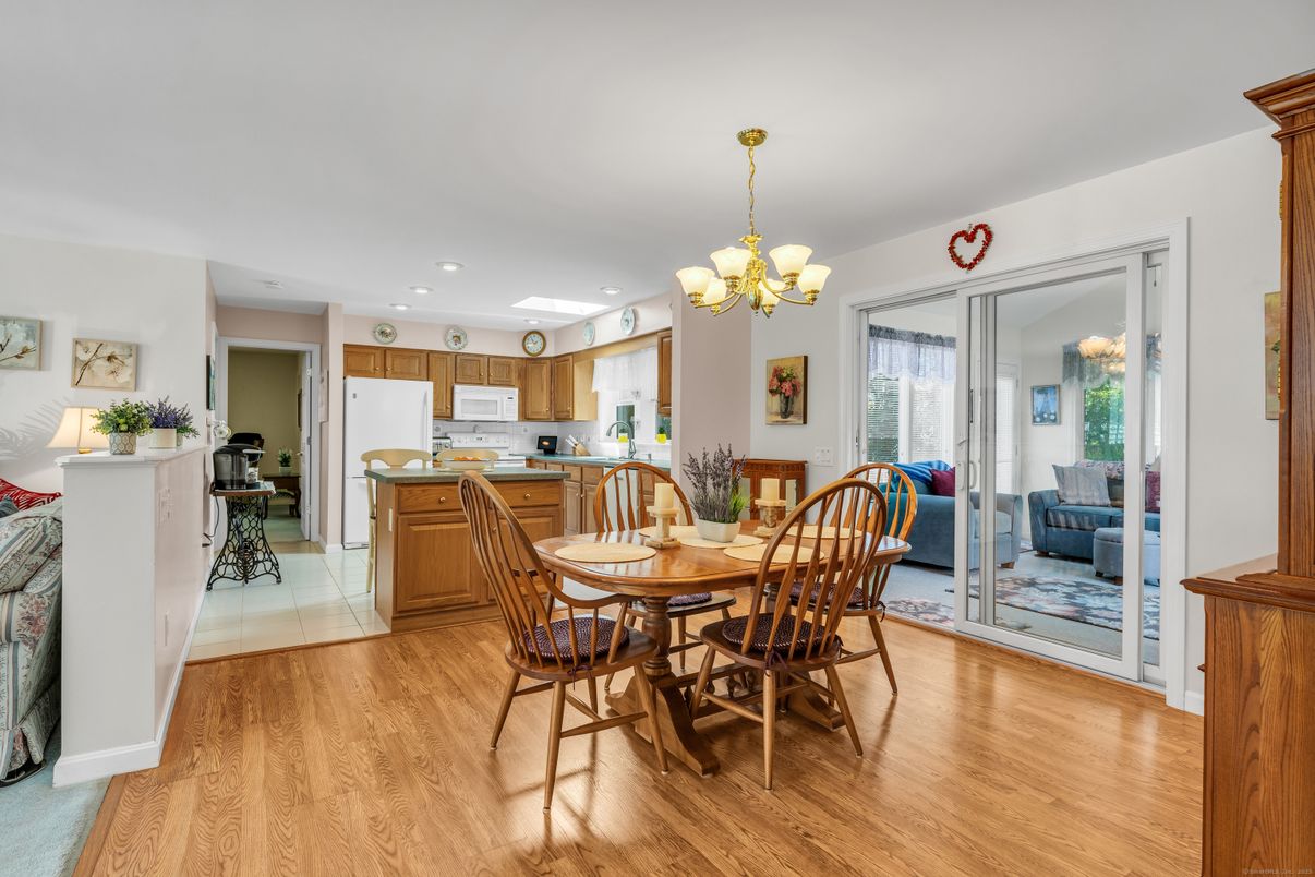 Chandelier, Dining room, Interior, Kitchen, Recessed Lighting, Wood Texture Flooring