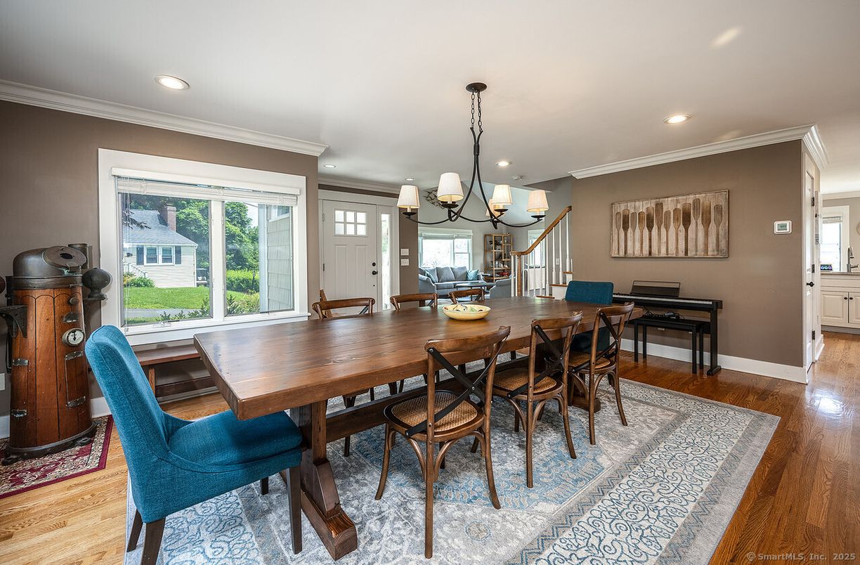 Chandelier, Dining room, Interior, Piano, Recessed Lighting, Wood Texture Flooring