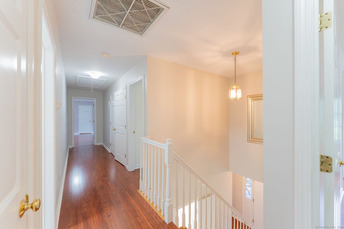Interior, Pendant Lights, Wood Texture Flooring