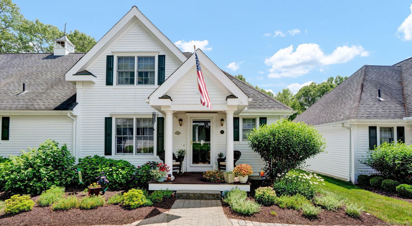 Exterior, Facade, Farmhouse