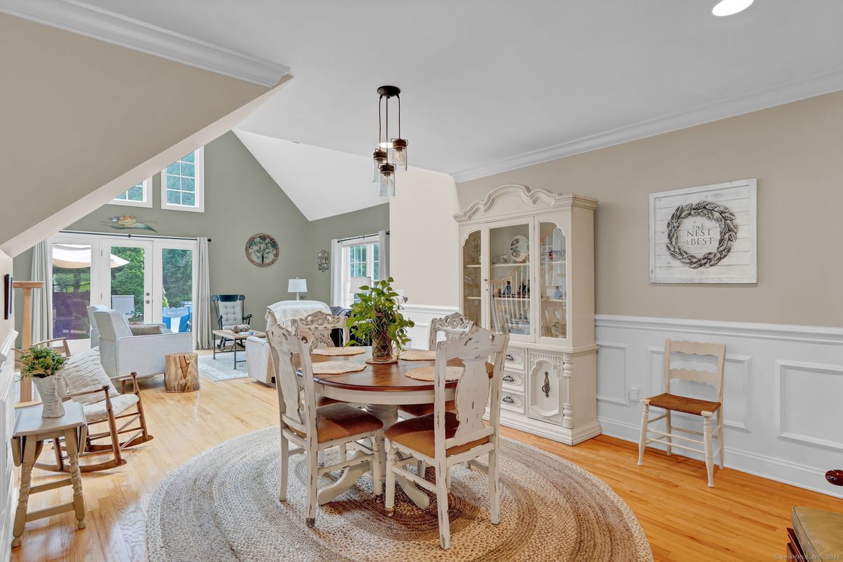 Dining room, Interior, Living room, Pendant Lights, Recessed Lighting, Wood Texture Flooring
