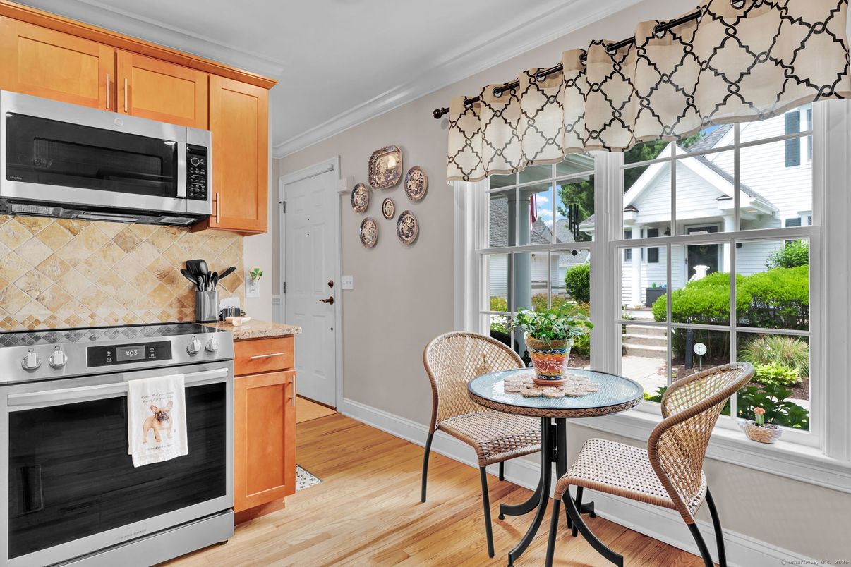 Dining room, Interior, Kitchen, Stainless Steel Appliances, Wood Texture Flooring