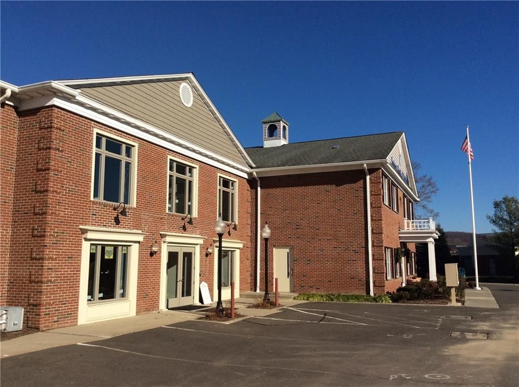 Exterior, Facade, Brick Facade, Georgian